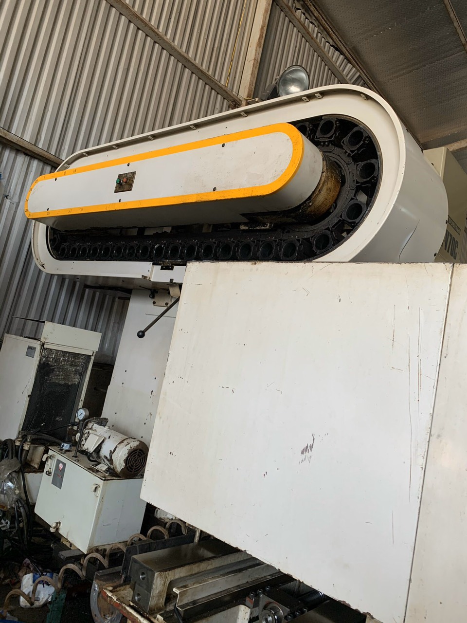 Máy phay Mitsubishi M-V70C